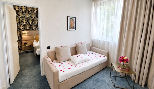 Suite, 1 King Bed, Non Smoking (Separate Living Room;with Sofabed)