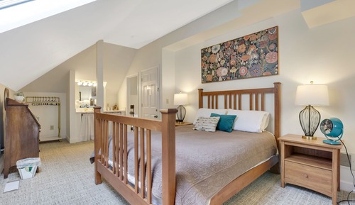 Classic Room, 1 Queen Bed, Non Smoking, Private Bathroom