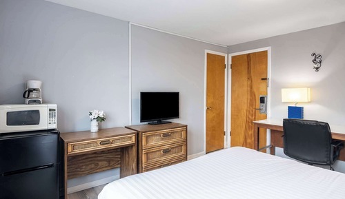 Standard Room, 1 Queen Bed, Non Smoking