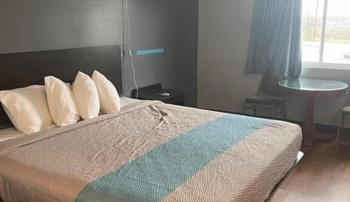 Comfort Single Room, 1 Queen Bed