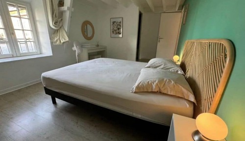 Room, Garden View