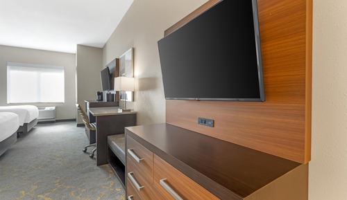 Suite, 2 Queen Beds, Accessible, Bathtub