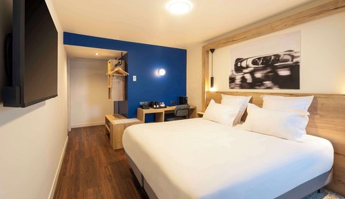 Family Room, 3 Twin Beds, Non Smoking (Shower Only)