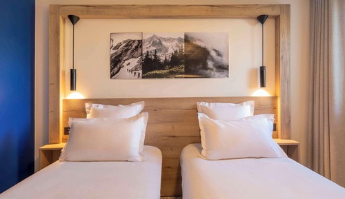 Standard Room, 2 Twin Beds, Non Smoking (Shower Only)