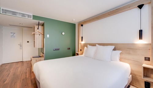 Superior Room, 1 King Bed, Non Smoking (Shower Only)