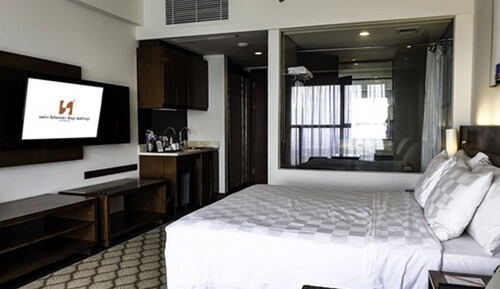 Grand Deluxe Queen Room