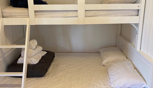 Deluxe 2 Bedroom Cabin - Olde Town General Store