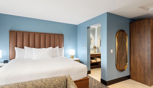 Deluxe King Studio with Balcony View