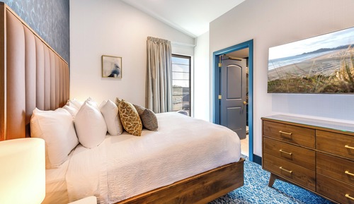 Superior One-Bedroom Family Bunk Bed Suite (Town View)