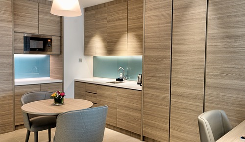 Studio Executive King