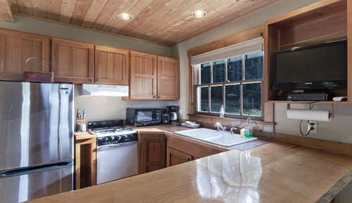 Deluxe Cabin, 1 Queen Bed, Hot Tub, Partial Sea View (No Pets)