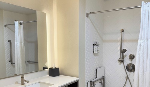Suite, 1 King Bed, Accessible (Communications)