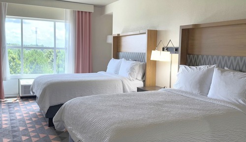Standard Room, 2 Queen Beds, Roll-in Shower (Communications)