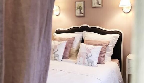 Basic Double Room (La Romantique)