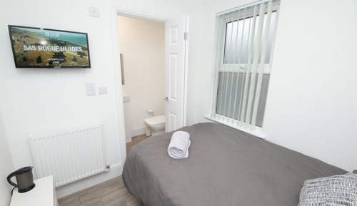 Double Room Single Use, 1 Large Twin Bed, Ensuite
