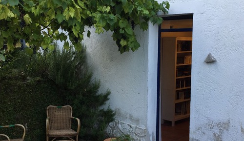 Deluxe Double Room (Ernest Hemingway)