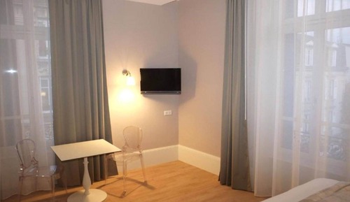 Standard Studio, Ensuite