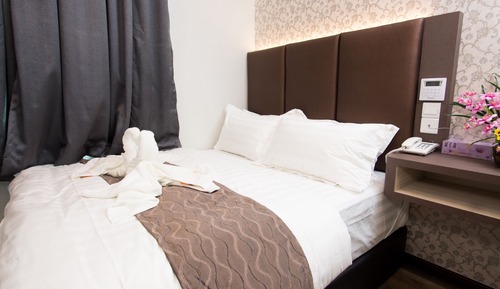 Deluxe Room, 1 King Bed, Non Smoking, City View