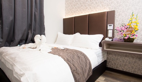 Deluxe Room, 1 Queen Bed, Non Smoking, City View