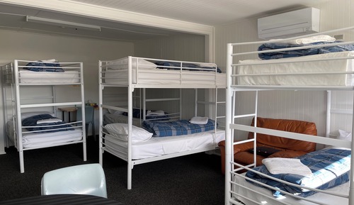 8 share Lodge Room /Shared Bathroom