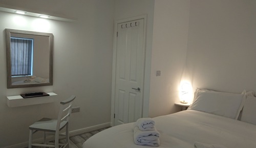 House, Private Bathroom (One Bedroom Terraced)