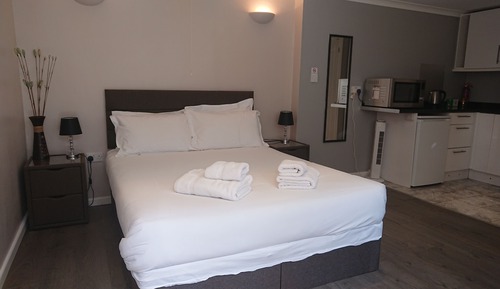 Basic Studio, Ensuite