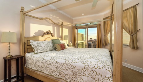 Deluxe Suite, 1 King Bed, Jetted Tub, Ocean View