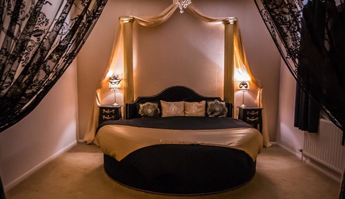 Suite (with Spa Bath) Room Only