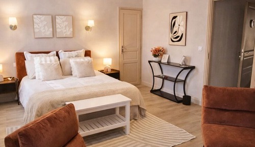 Comfort Room (Rouge Gorge)
