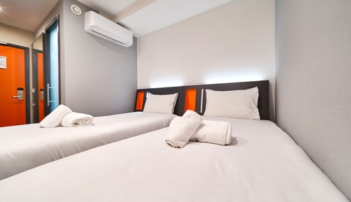 City Twin Room, 2 Twin Beds, No Windows