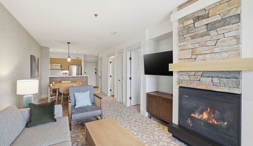 Mosaic One Bedroom with Den