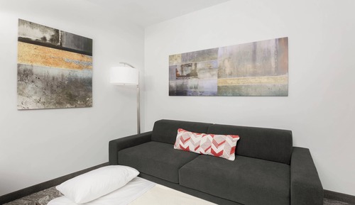 Suite, 1 King Bed (Hearing Accessible)