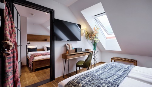 Family Room, 2 Queen Beds, Non Smoking, Housekeeping (Ski)