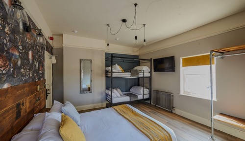 Deluxe Quadruple Room