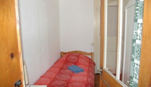 Single Room, Shared Bathroom