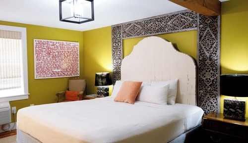 Basic Room, 1 King Bed