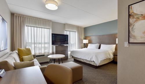 Studio Suite, 1 King Bed, Kitchen (Pet Friendly)