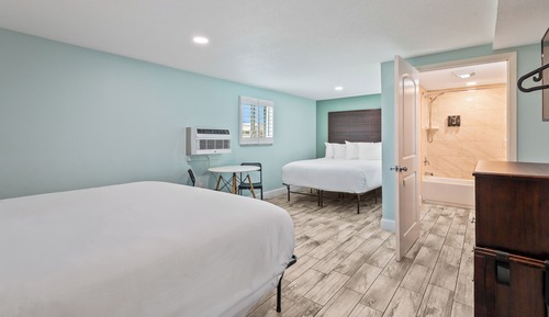 Double Room, Multiple Beds, Non Smoking, Pets Allowed