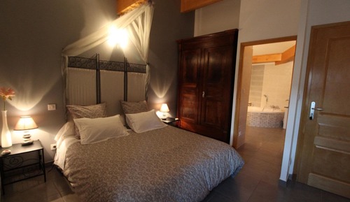 Romantic Double Room (Bouche Rouge)