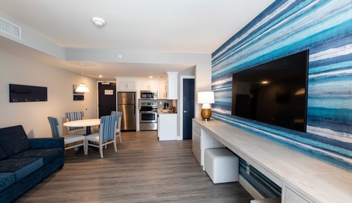 Corner Balcony Bay View Two Bedroom Suite with King Beds