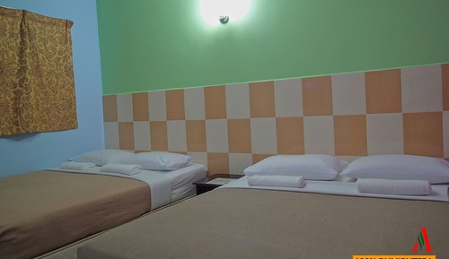 Superior Quadruple Room, 2 Queen Beds, No Windows