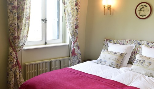 Double Room (Des Secrets)