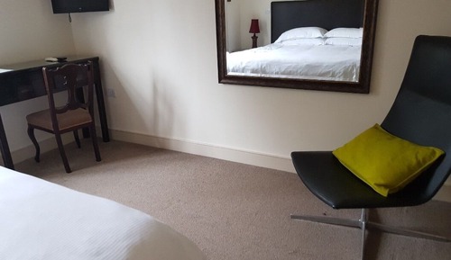 Superior Triple Room, Ensuite, Garden View