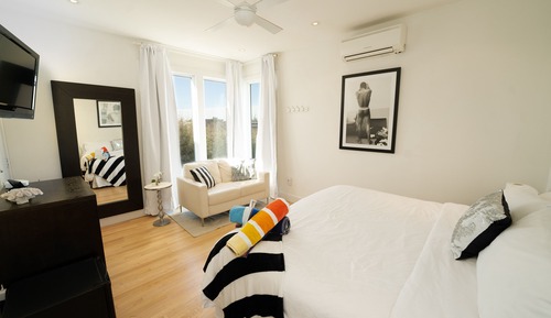 Premium Double Room, Private Bathroom, Garden View (Dexter Bedroom A)