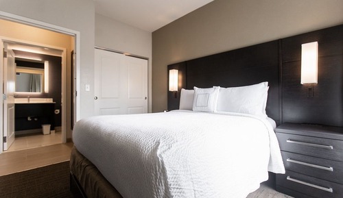 Studio, 1 King Bed with Sofa bed (Mobility Accessible, Tub)