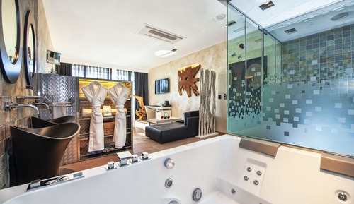 Suite, Jetted Tub