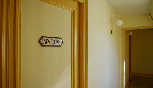 Room (Apoline)