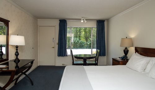 Standard Room, 1 King Bed