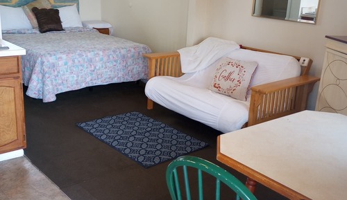 Classic Studio Suite, 1 Queen Bed, Courtyard View