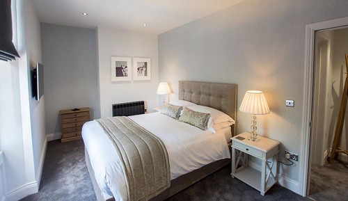 Townhouse One-Bedroom Deluxe Apartment